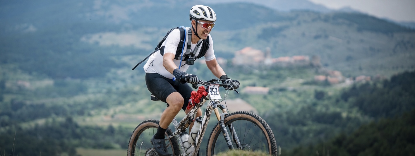 Salva durante la Gigante de Piedra 2026 con su equipamiento ciclista
