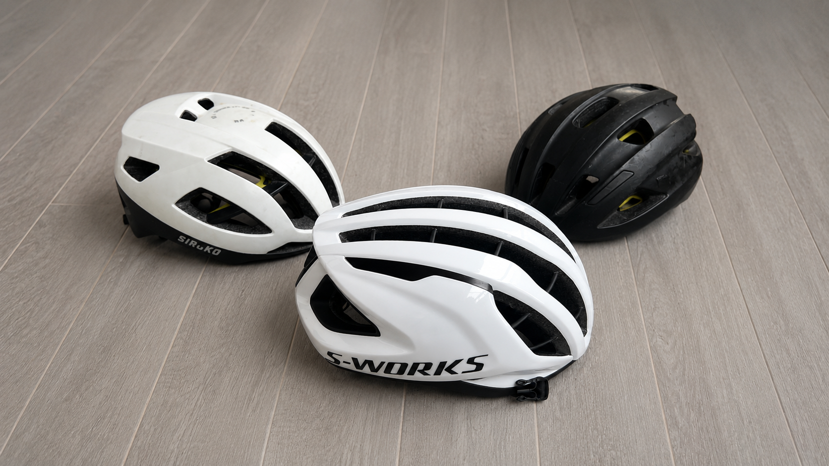 Specialized S-Works Prevail 3 junto a un Specialized Align II y un Siroko HE Ace