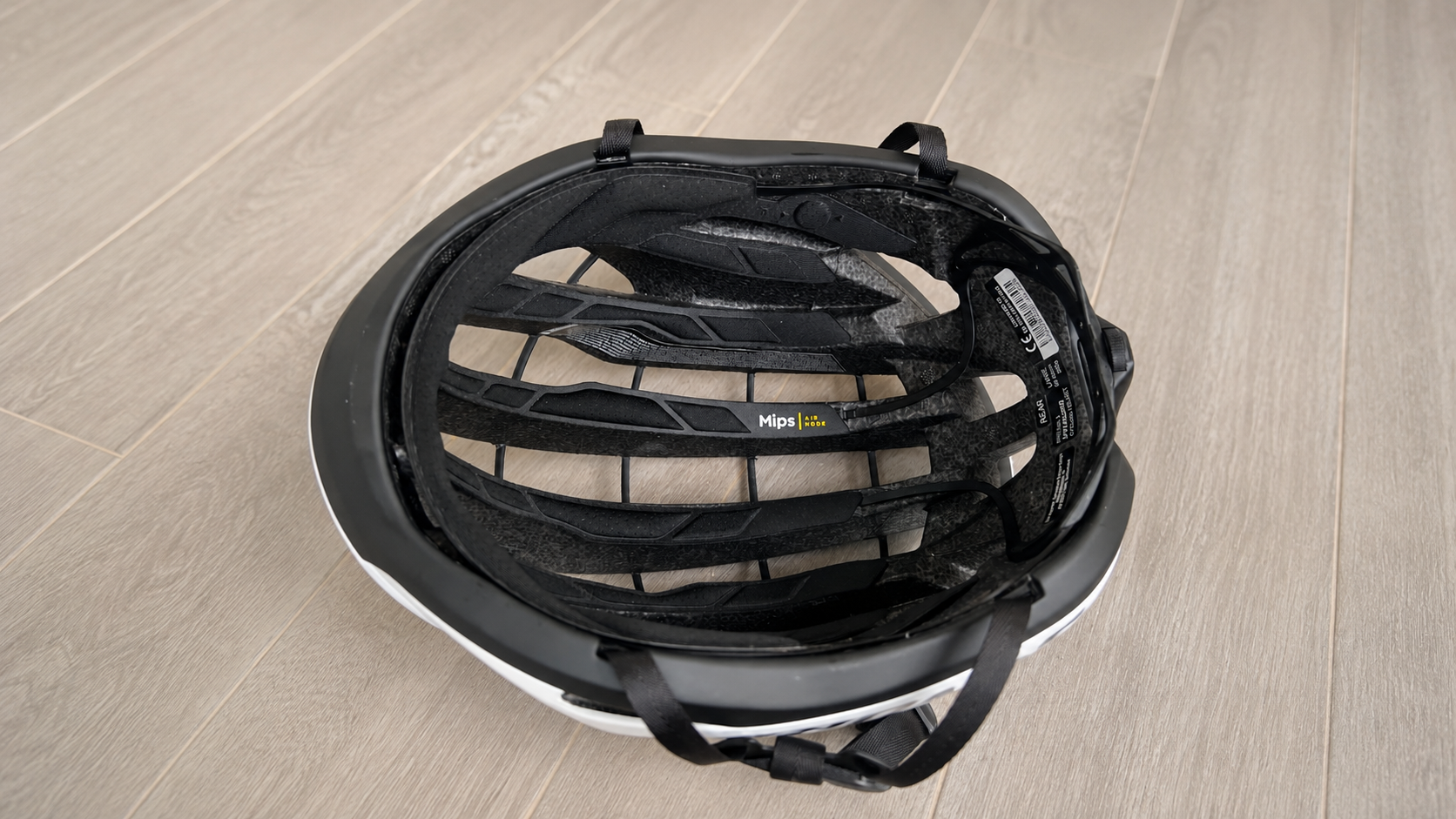 Interior del Specialized S-Works Prevail 3 con sistema MIPS Air Node